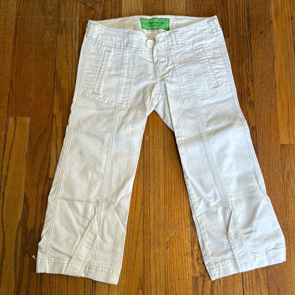 Abercrombie white capris